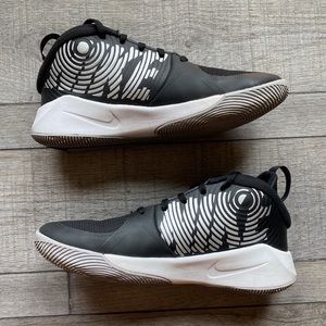 Nike Team Hustle Mid-Top Youth 4